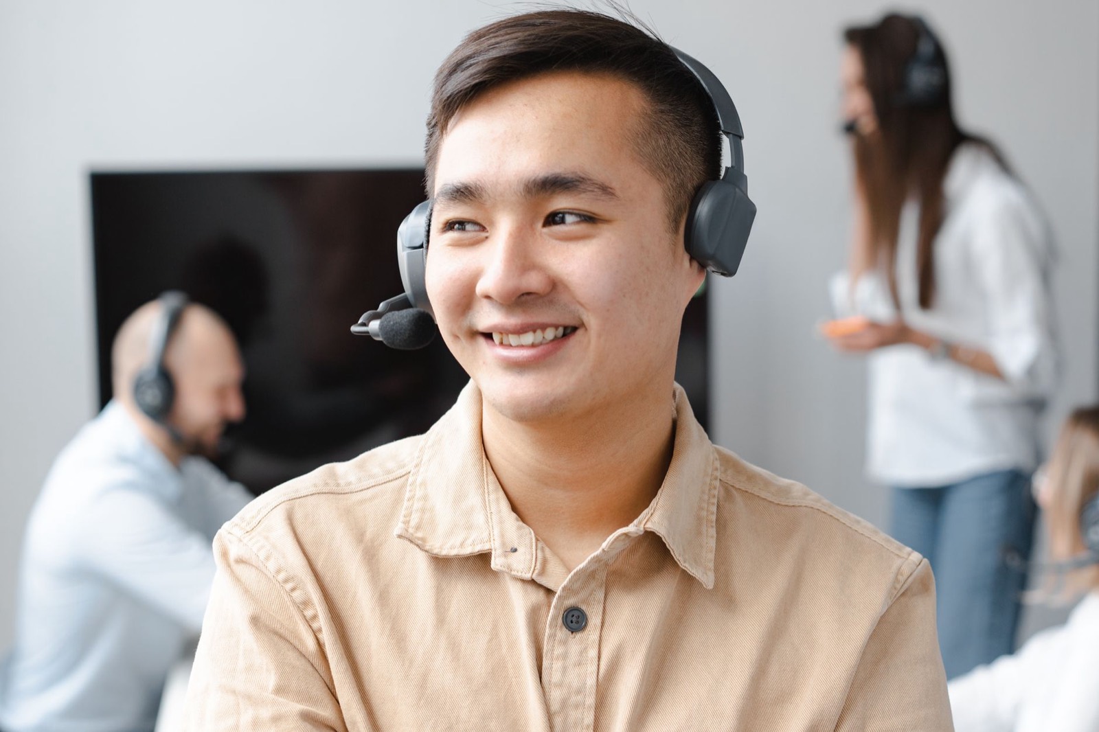A friendly customer service agent speaking English on a headset