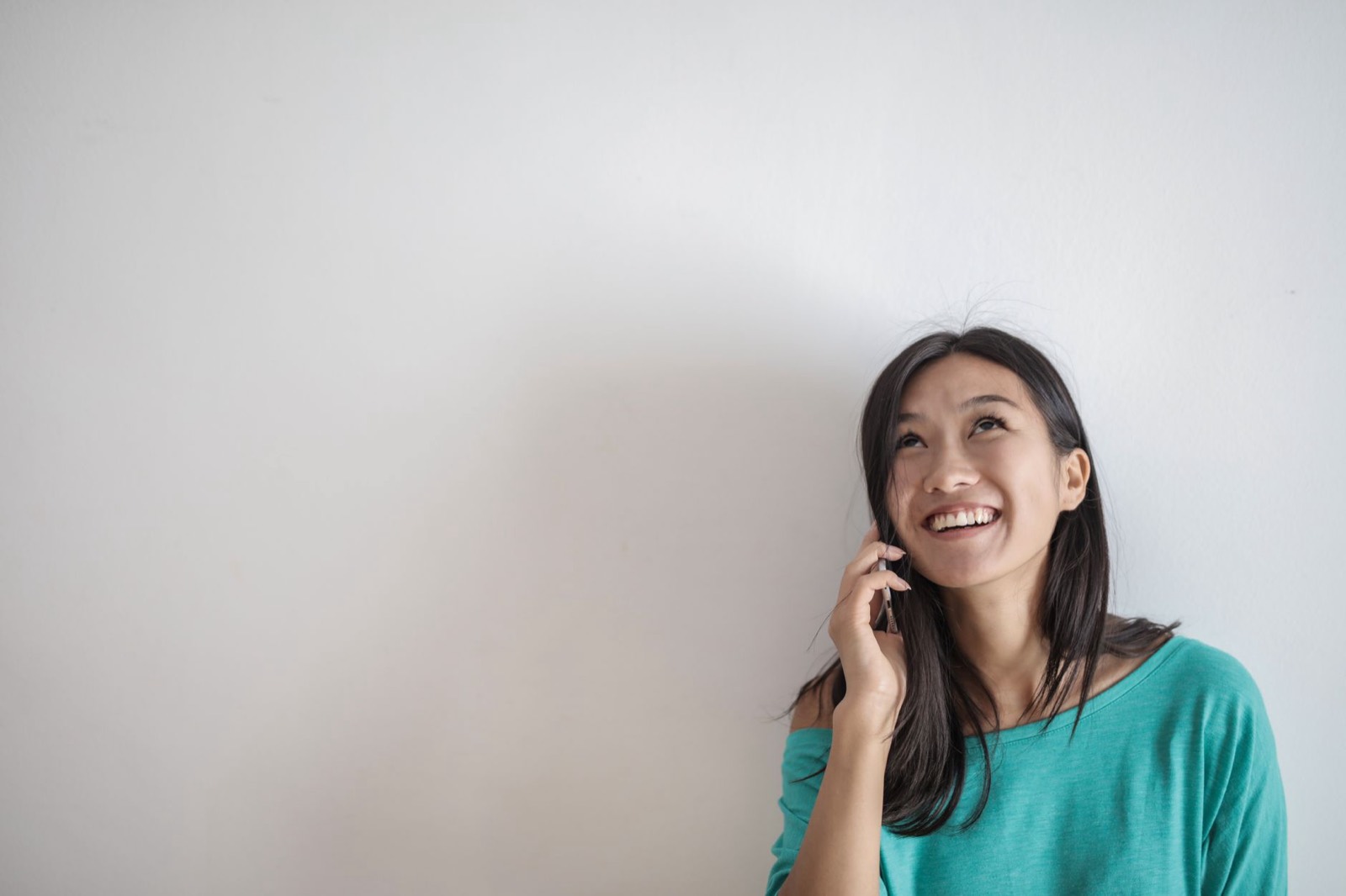 A person practising English pronunciation of tricky consonant sounds